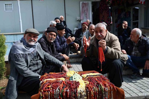 KAHRAMANMARAŞ’TA ULU CAMİ MEYDANI’NIN MÜDAVİMLERİ