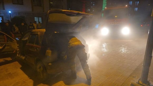 İSKENDERUN’DA OTOMOBİL YANGINI