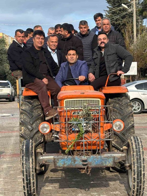 50 YILLIK GELENEK BOZULMADI, TRAKTÖRLE MEZARLIK ZİYARETİ