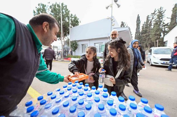 MERSİN’DE BAYRAMDA MEZARLIKLARDA VATANDAŞLAR YALNIZ BIRAKILMIYOR