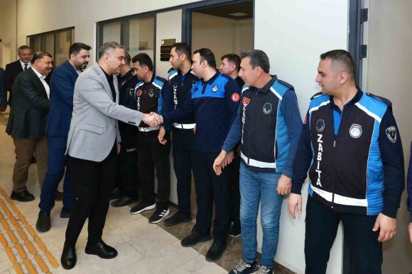 BAŞKAN TOPTAŞ BELEDİYE PERSONELİYLE BAYRAMLAŞTI