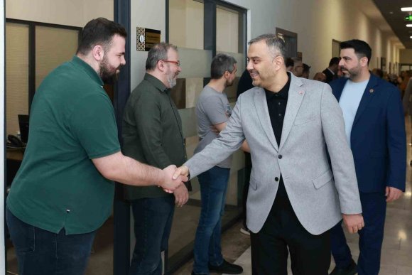 BAŞKAN TOPTAŞ BELEDİYE PERSONELİYLE BAYRAMLAŞTI