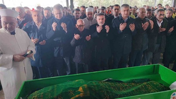 AK PARTİ ADANA İL BAŞKANI DAĞLI’NIN ANNESİNİN CENAZESİ TOPRAĞA VERİLDİ