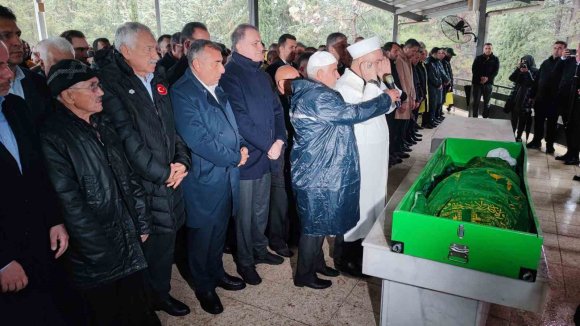 AK PARTİ ADANA İL BAŞKANI DAĞLI’NIN ANNESİNİN CENAZESİ TOPRAĞA VERİLDİ