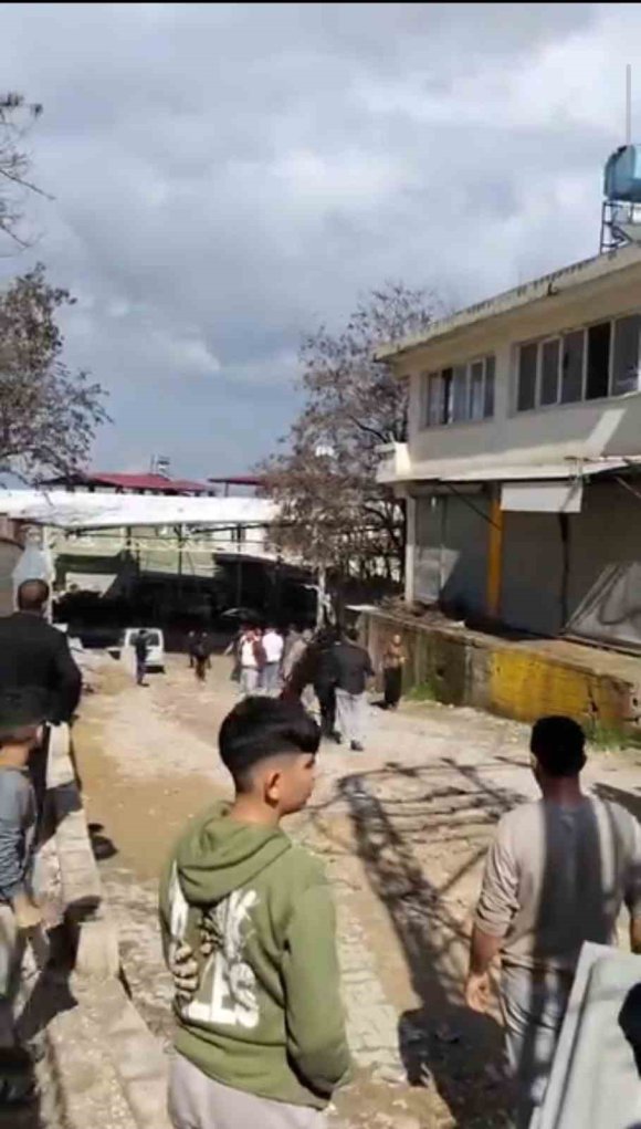 BAYRAM GÜNÜ MAHALLE SAVAŞ ALANINA DÖNDÜ: 3 ÖLÜ, 22 YARALI