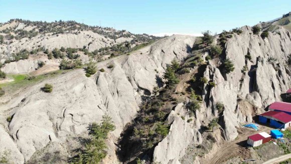 KAHRAMANMARAŞ’TA SİVRİ VE KESKİN KAYALAR