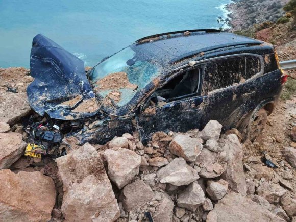 MERSİN-ANTALYA YOLUNDAKİ HEYELAN ARAÇ KAMERASINDA