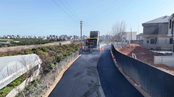 MEZİTLİ’DE SICAK ASFALT ATAĞI