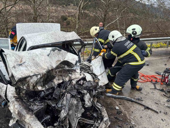 ISPARTA’DA FECİ KAZA NİŞANLI ÇİFTİ HAYATTAN KOPARDI