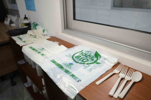 PETROL YERİNE NİŞASTA: 180 GÜNDE BİYOBOZUNABİLEN PLASTİK ALTERNATİFİ