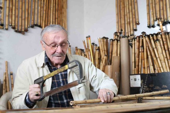 80 YAŞINDA ÇUKUROVA KAMIŞLARINI SANATA DÖNÜŞTÜRÜYOR