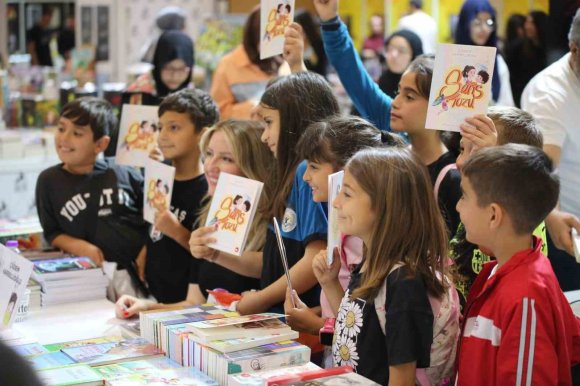 EDEBİYAT TUTKUNLARI ANTALYA’DA BULUŞUYOR