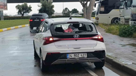 ANTALYA’DA OTOMOBİLLE MOTOSİKLET ÇARPIŞTI: 2 YARALI