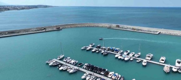 AKDENİZ’İN İNCİSİ ARSUZ’DA YAT LİMANI MODERNİZE EDİLİYOR