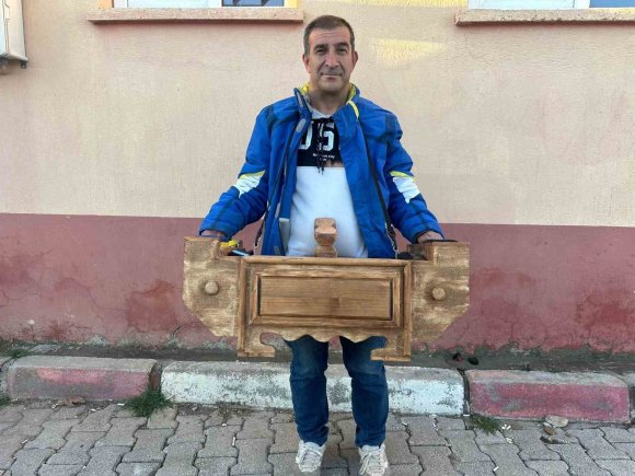 BAŞKAN BAŞDEĞİRMEN, KIRILAN BOYA SANDIĞI YERİNE YENİSİ İSTEYEN BOYACIYI KIRMADI