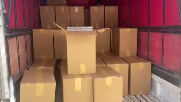 50 BİN PAKET KAÇAK SİGARA YAKALATTI, "UCUZA BULUNCA TOPLU SATIN ALDIM" DEDİ