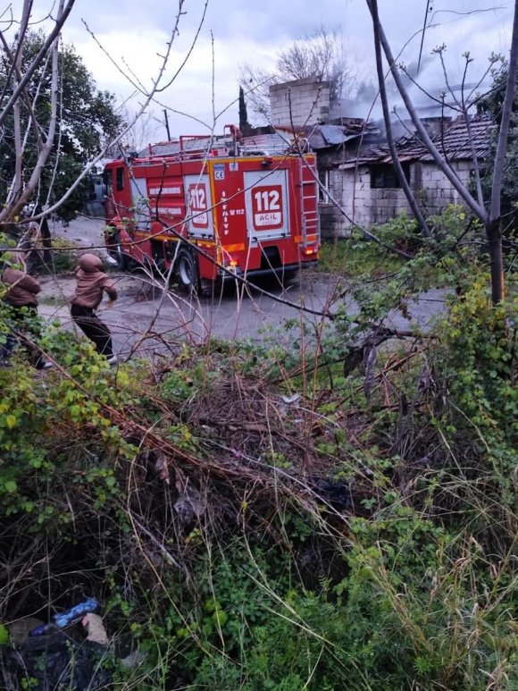 DÖRTYOL’DA METRUK BİNA YANGINI
