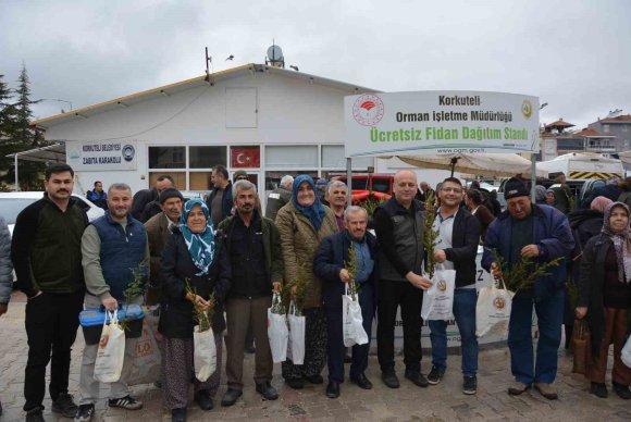 KORKUTELİ ORMAN İŞLETME MÜDÜRLÜĞÜ 1000 FİDAN DAĞITIMI YAPTI