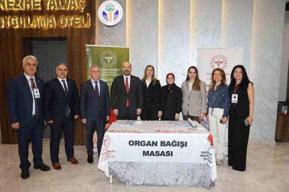 LİSE ÖĞRENCİLERİ TIP SEMPOZYUMUNA KATILDI