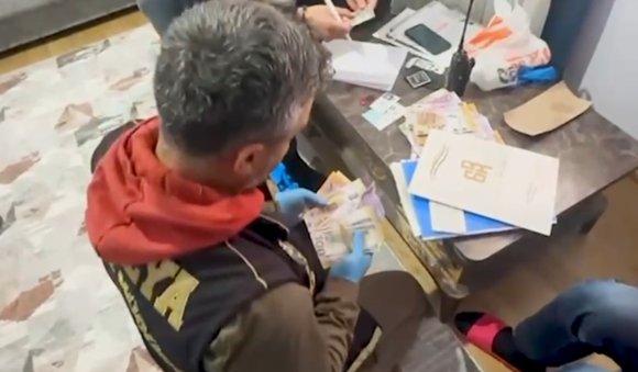 YÜKSEK KÂR VE BANKA PROMOSYONU VAADİYLE 480 BİN LİRA DOLANDIRDILAR