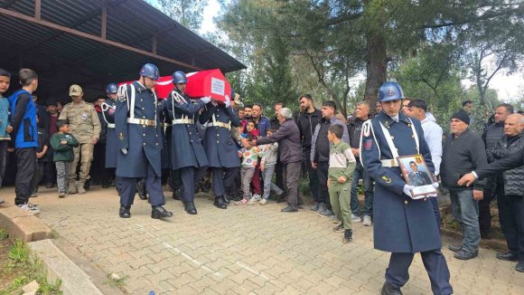 KALP KRİZİ GEÇİREN ASKER SON YOLCULUĞUNA UĞURLANDI