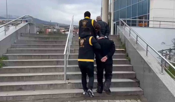 İSKENDERUN’DA İŞLEDİKLERİ SUÇLARDAN ARANAN 2 KİŞİ YAKALANDI