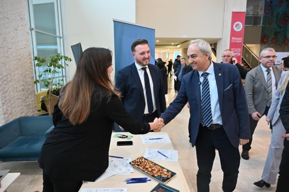 KEPEZ’DE İŞ ARAYANLARLA İŞVERENLER AYNI ÇATI ALTINDA BULUŞTU