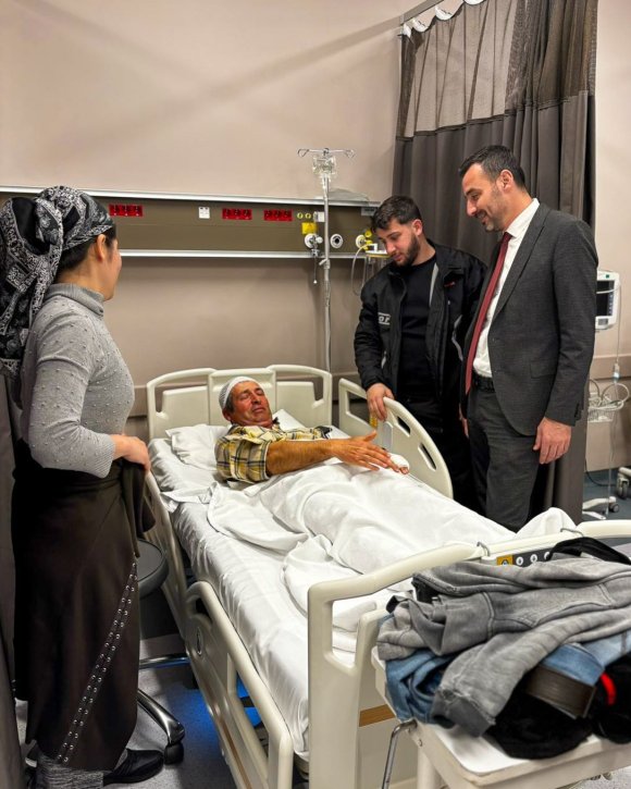 BAŞKAN VEKİLİ ÇİÇEK, HASTANEYE GİDEREK KAZADA YARALANAN PERSONELİN DURUMU HAKKINDA BİLGİ ALDI