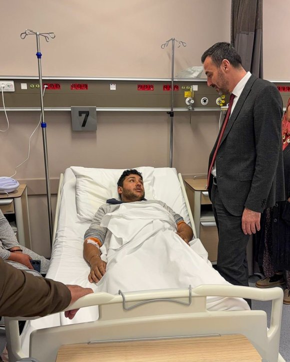 BAŞKAN VEKİLİ ÇİÇEK, HASTANEYE GİDEREK KAZADA YARALANAN PERSONELİN DURUMU HAKKINDA BİLGİ ALDI