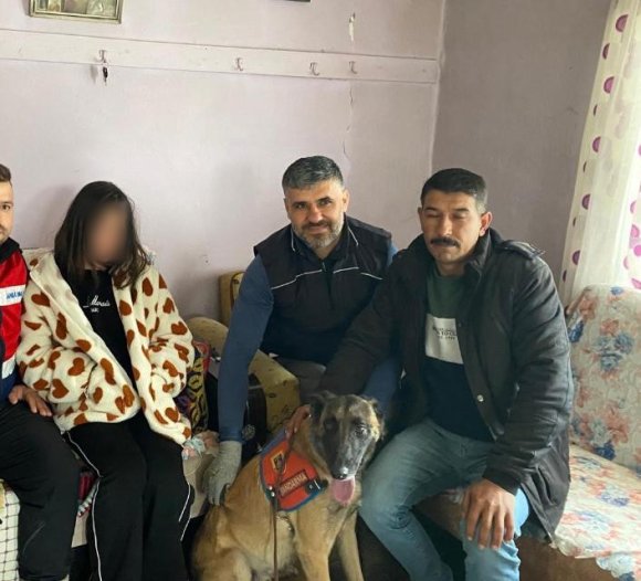 CEP TELEFONU ELİNDEN ALININCA EVDEN KAÇAN 13 YAŞINDAKİ KIZ BULUNDU