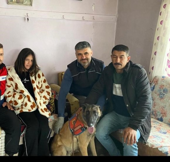 CEP TELEFONU ELİNDEN ALININCA EVDEN KAÇAN 13 YAŞINDAKİ KIZ BULUNDU