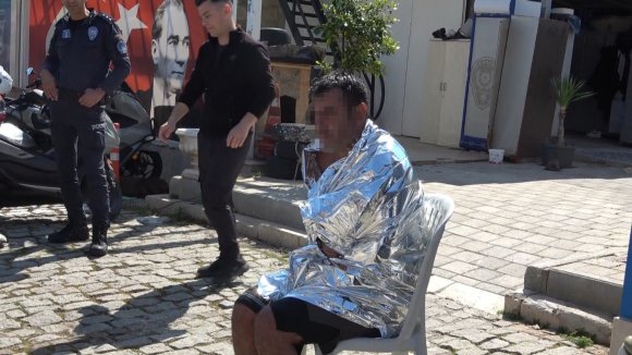 ANTALYA’DA DENİZE AÇILDIĞI KANO DEVRİLDİ, SUDA 3 SAAT KURTARILMAYI BEKLERKEN İMDADINA DENİZ POLİSİ YETİŞTİ