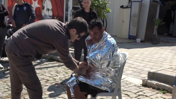 ANTALYA’DA DENİZE AÇILDIĞI KANO DEVRİLDİ, SUDA 3 SAAT KURTARILMAYI BEKLERKEN İMDADINA DENİZ POLİSİ YETİŞTİ