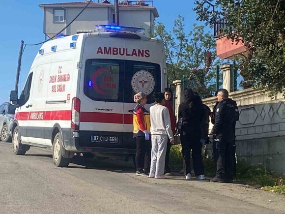 YANAN EVDEN 4 YAŞINDAKİ YEĞENİNİ ÇIKARMAK İSTERKEN YARALANDI