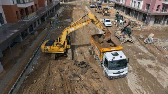 BÜYÜKŞEHİR, ELBİSTAN HACI ESAT EFENDİ CADDESİ’Nİ 30 MİLYONLUK YATIRIMLA YENİLİYOR