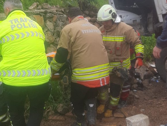 DEFNE’DE TRAFİK KAZASI: 2 YARALI