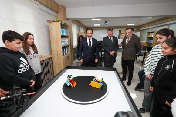 DEPREMİN İZLERİNİN SİLİNDİĞİ KENTTE, 1540 TAKIM, ROBOT YARIŞMASINDA DERECE YAPMAK İÇİN MÜCADELE VERECEK