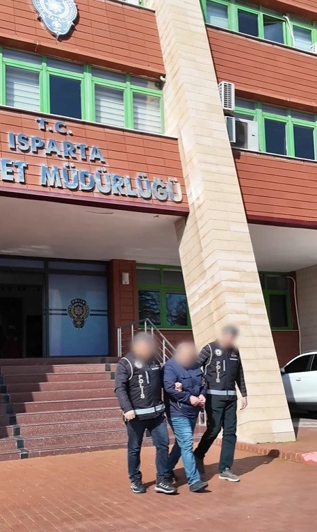 ISPARTA’DA DOLANDIRICILIK HÜKÜMLÜSÜ YAKALANDI