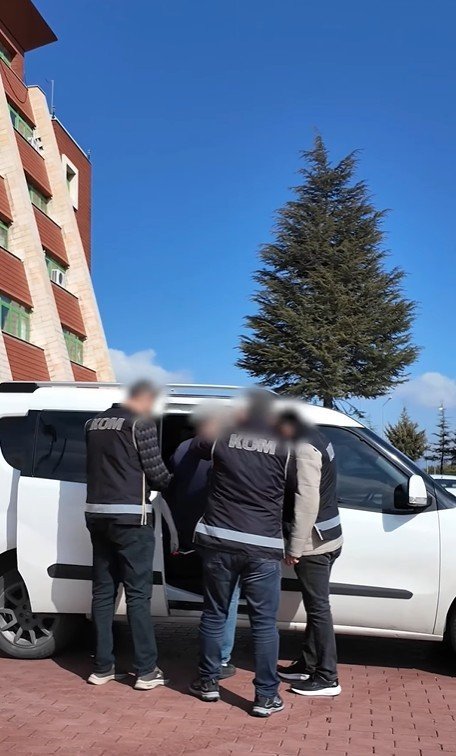 ISPARTA’DA DOLANDIRICILIK HÜKÜMLÜSÜ YAKALANDI