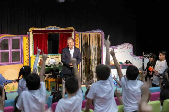 MERSİN ŞEHİR TİYATROSU ’DÜNYA TİYATRO GÜNÜ’NÜ BİNLERCE SEYİRCİYLE KUTLADI