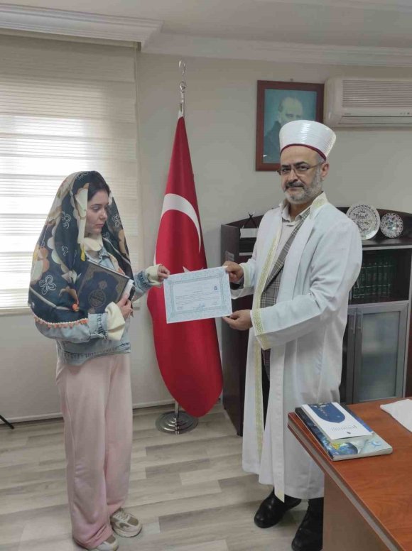 VİKTORİA MÜSLÜMAN OLDU, AMİNE İSMİNİ ALDI