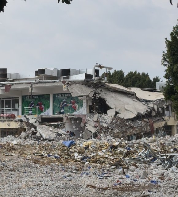 30 YILLIK SPOR SALONU YIKILIYOR