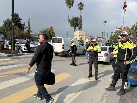 YAYALARA YOL VERMEYEN SÜRÜCÜLERE CEZA KESİLDİ