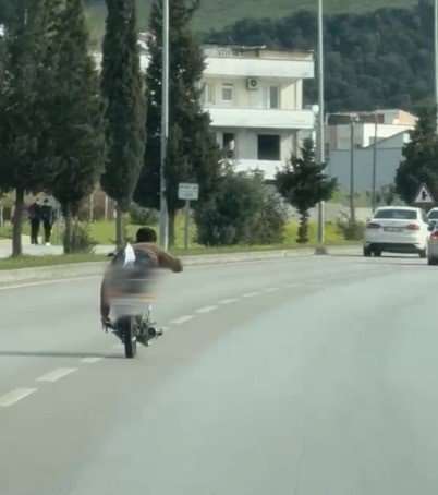 AKROBATİK SÜRÜŞ PAHALIYA PATLADI: 128 BİN TL CEZA YEDİ