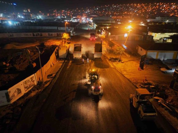 HATAY BÜYÜKŞEHİR BELEDİYESİ VE ANTAKYA BELEDİYESİ’NDEN ASFALT SEFERBERLİĞİ