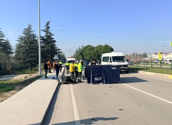 ISPARTA’DA OTOMOBİLLE ÇARPIŞAN MOTOSİKLET SÜRÜCÜSÜ HAYATINI KAYBETTİ