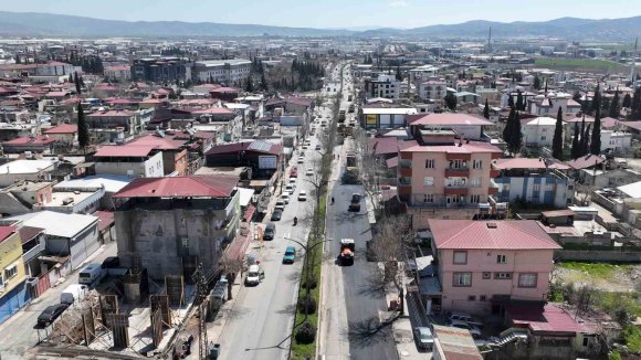 KAHRAMANMARAŞ’TA ASFALT MESAİSİ SÜRÜYOR