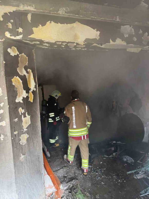 KAHRAMANMARAŞ’TA BİNADA YANGIN PANİĞİ