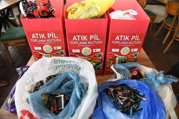 OSMANİYE’DE "100 ATIK PİLE BİR PİZZA" PROJESİNE MİNİKLERDEN DESTEK