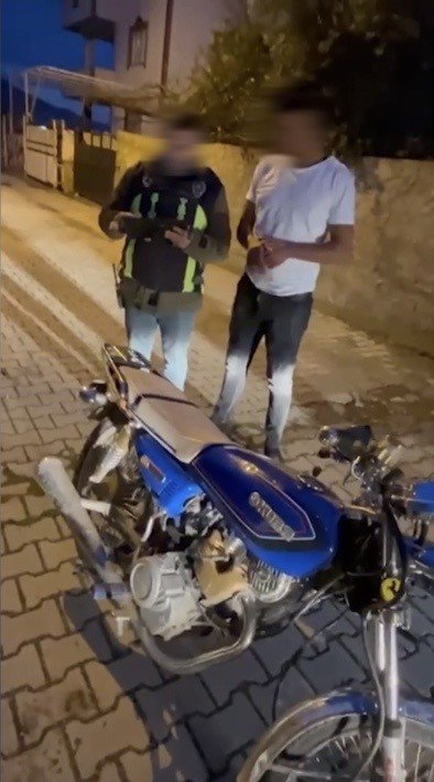 AKROBATİK SÜRÜŞ PAHALIYA PATLADI: 128 BİN TL CEZA YEDİ